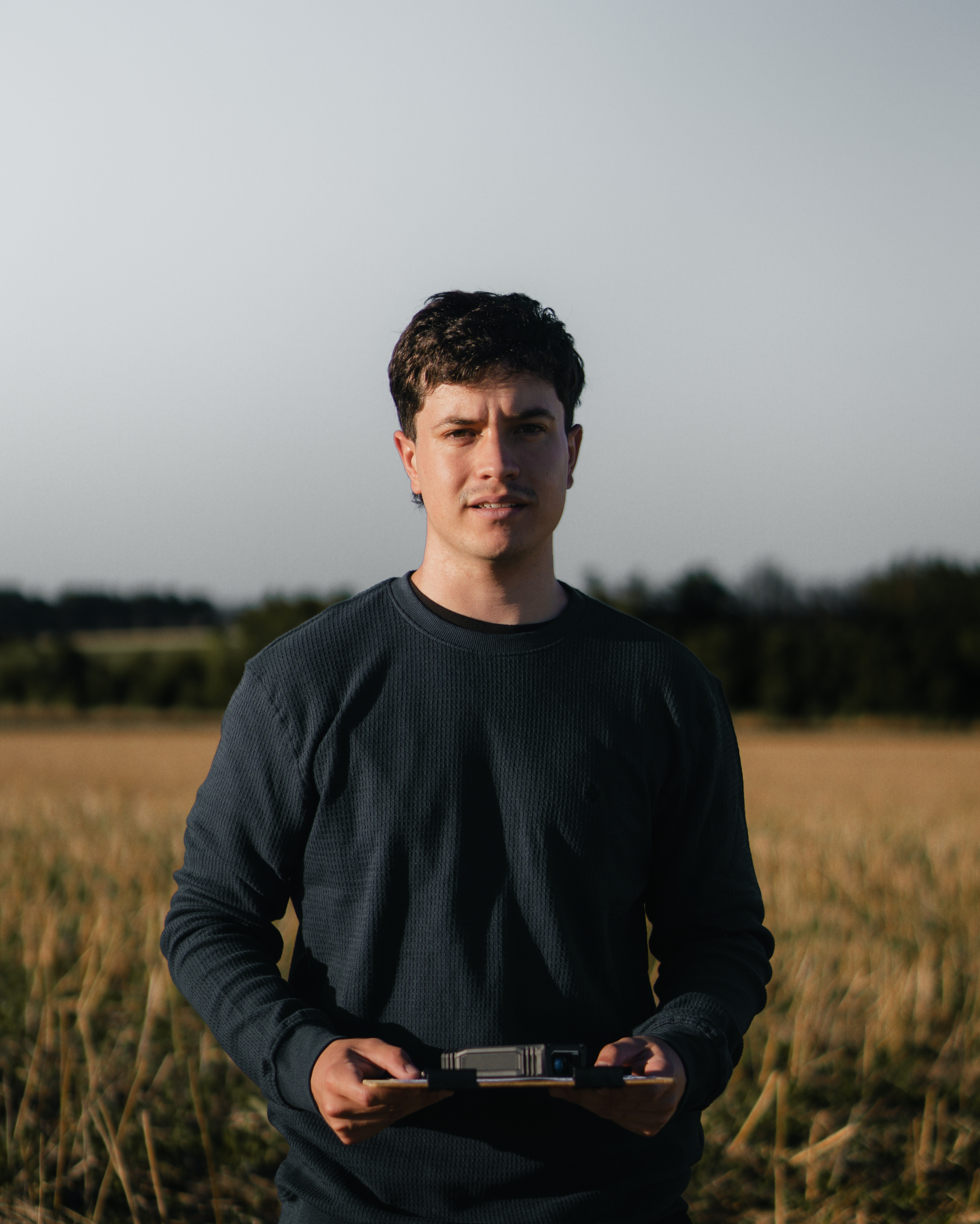 Bruno Rodriguez, Ingeniero Agrimensor — retrato profesional en campo